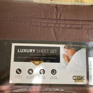 King size microfiber sheets. Rich brown. New in package.
